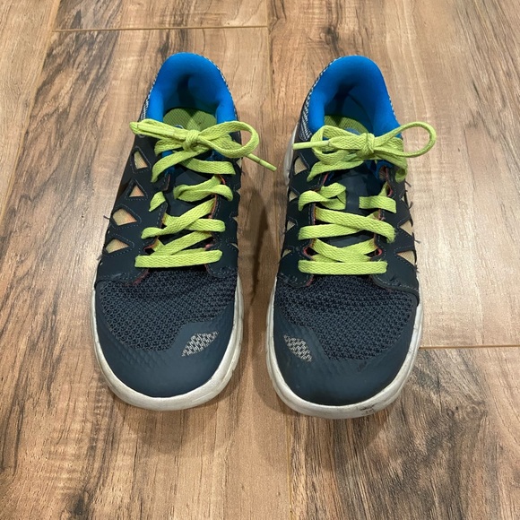 🌵Free 5.0 PS 'Dark Magnet Grey Volt Blue' Sz 3Y - Picture 3 of 6